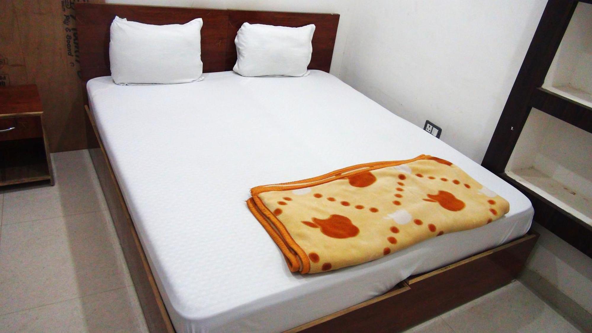Khajuraho Hostel Екстериор снимка