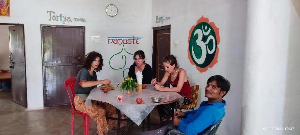 Khajuraho Hostel Екстериор снимка